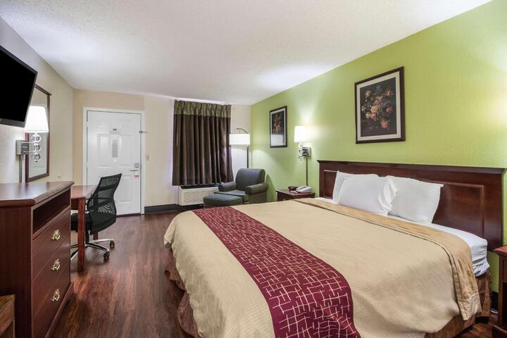 1 King Bed (15 of 15)