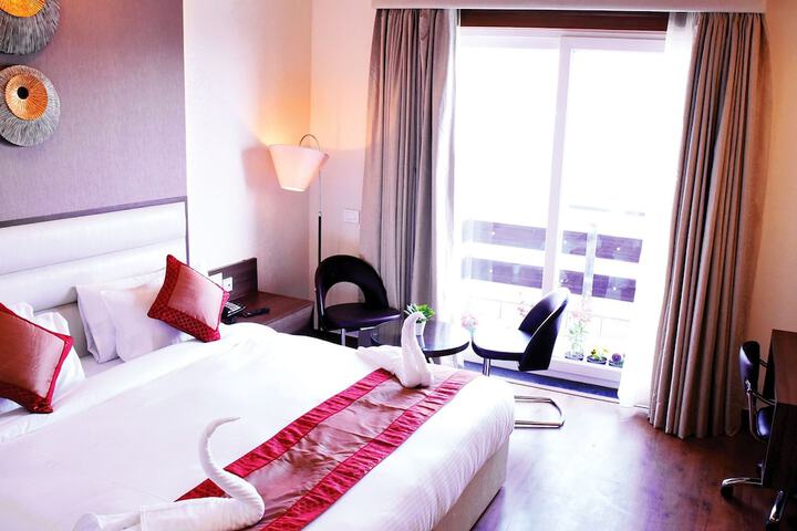 Room 4 of 33