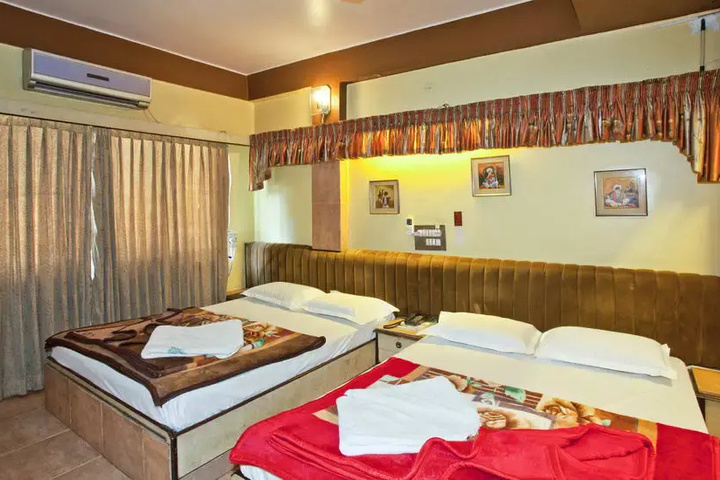 Room 2 of 10