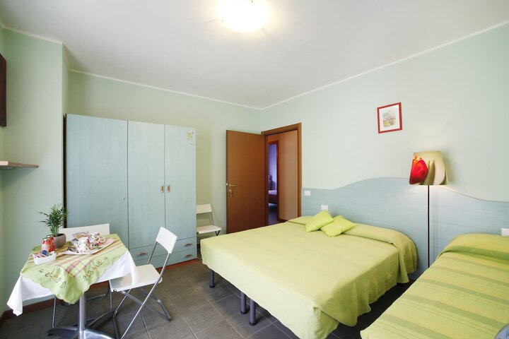 Room 2 of 34