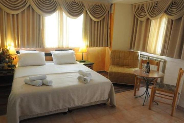 Room 2 of 6