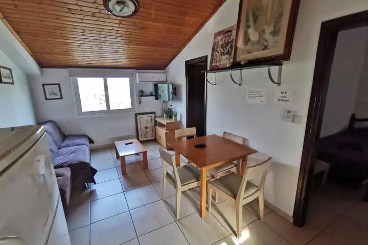 Room 3 of 10