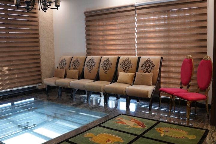Room 11 of 23