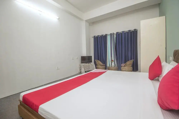 Room 6 of 13