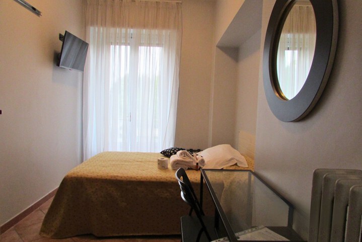 Room 8 of 27