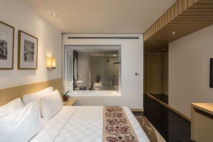Room 18 of 48