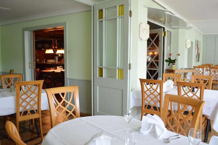 Dining 42 of 52