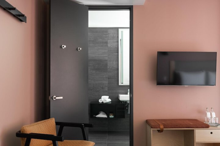 Room 10 of 52