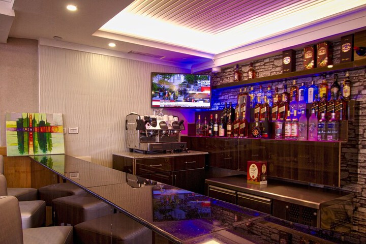 Lounge 29 of 36