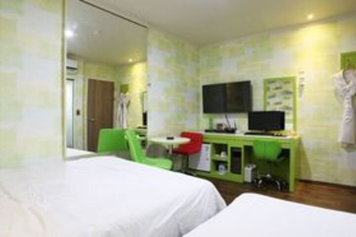 Room 28 of 44