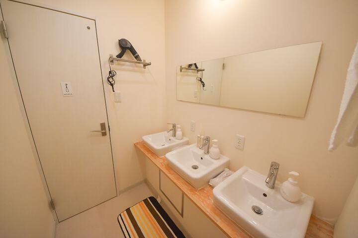 Room 70 of 97