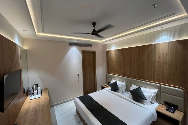 Room 9 of 20