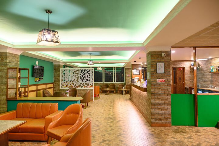 Lounge 48 of 70