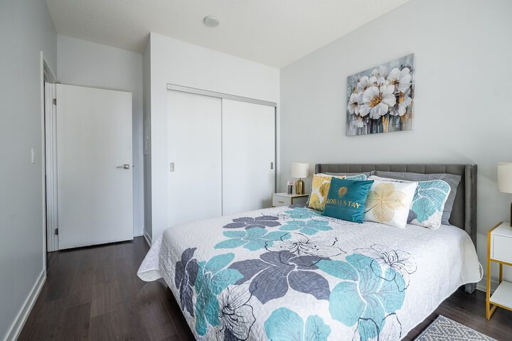 Room 3 of 242
