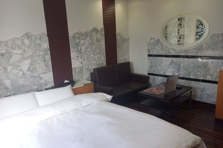 Room 27 of 51
