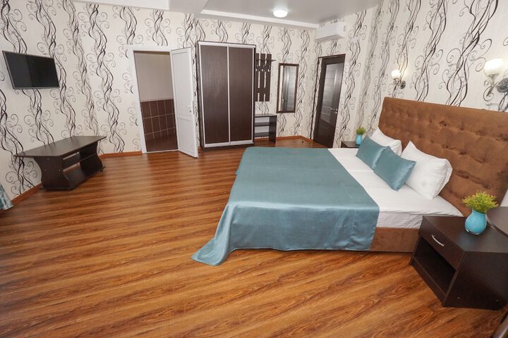 Room 5 of 147