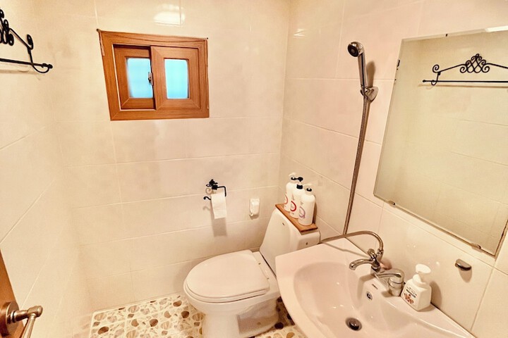 Room 42 of 60