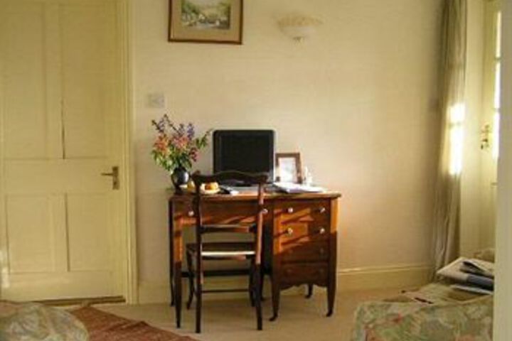 Room 6 of 13