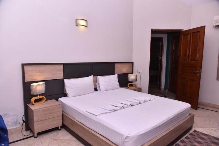 Room 10 of 31