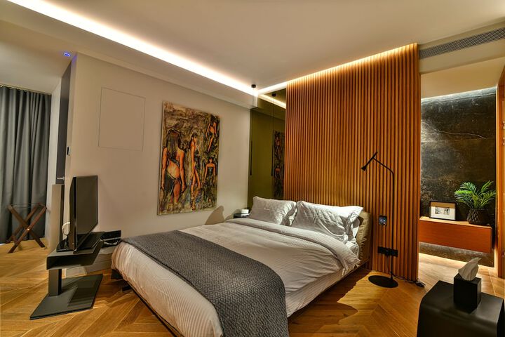 Room 13 of 80
