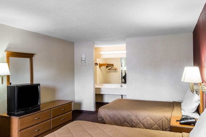 2 Double Beds (2 of 6)