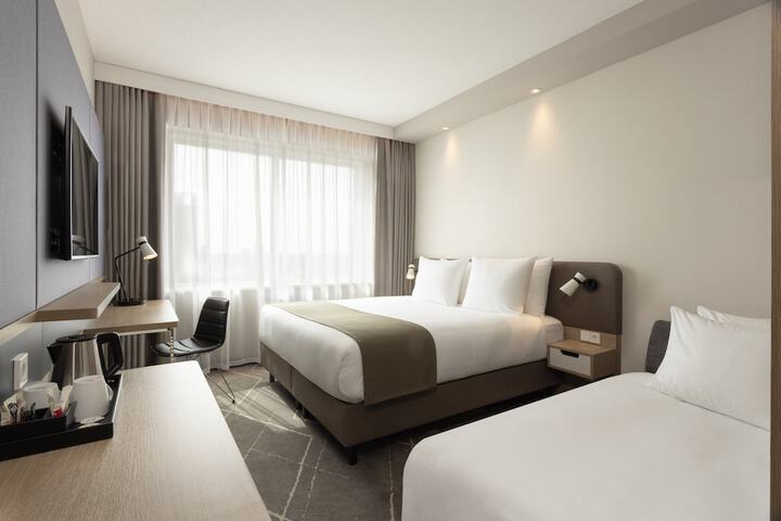 Room 16 of 104