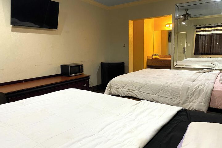 Room 7 of 18