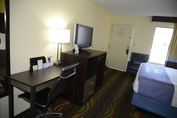 1 King Bed (12 of 13)