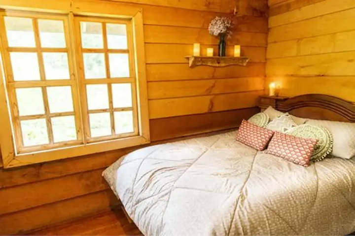 Room 5 of 10