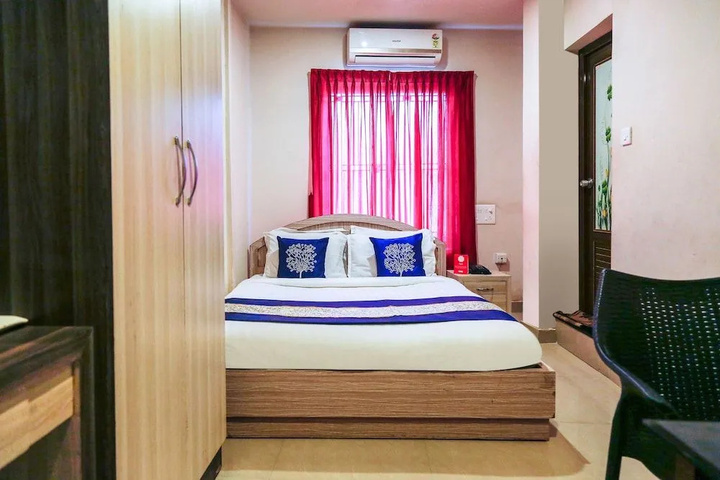 Room 2 of 8