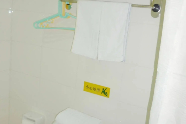 Room 8 of 13