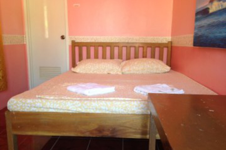 Surfer Girls Lodge