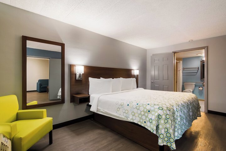 Suite 2 Queen Beds (17 of 21)