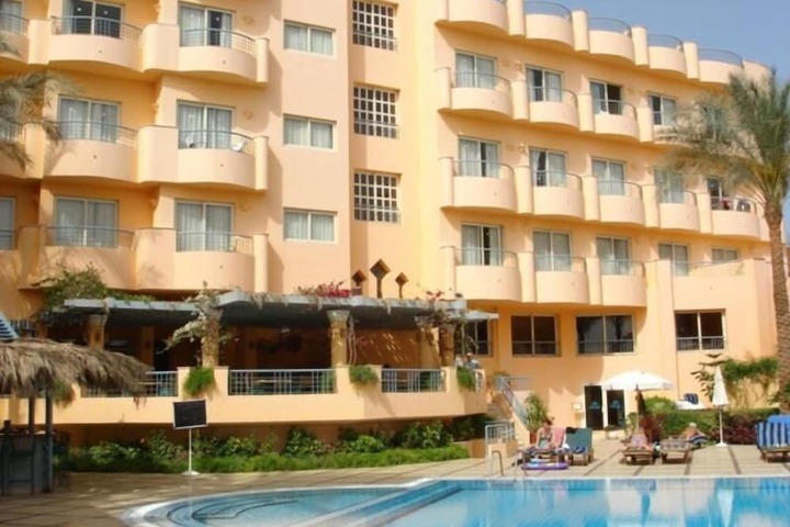Pools & Facilities