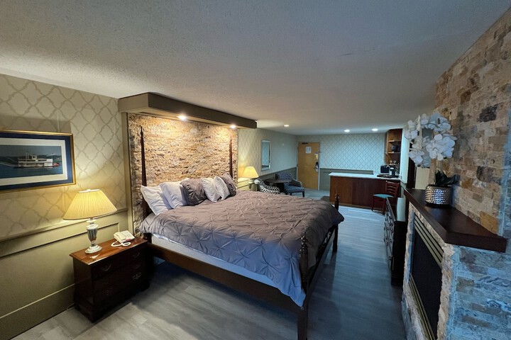 Room 12 of 28