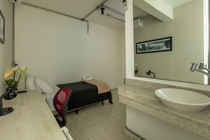 Room 3 of 27