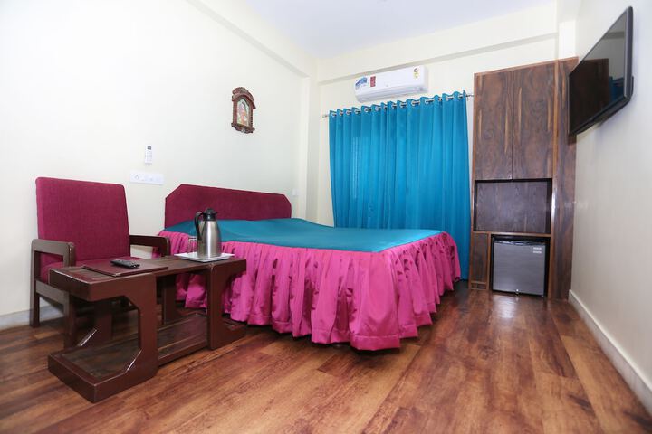 Room 4 of 50