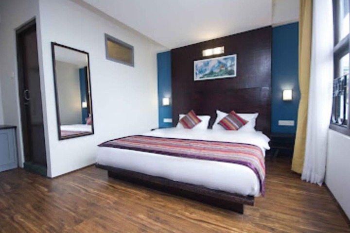 Room 7 of 18