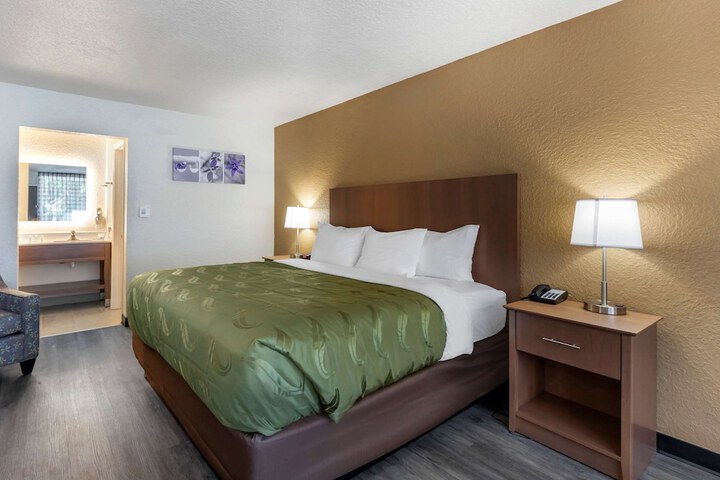 1 King Bed (9 of 15)