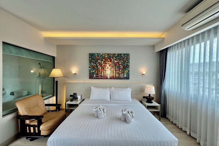 Room 28 of 66