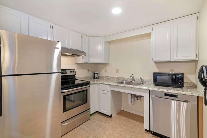 1 King Bed Sofa Bed Microwave and Refrigerator WiFi Full Breakfast (7 of 8)