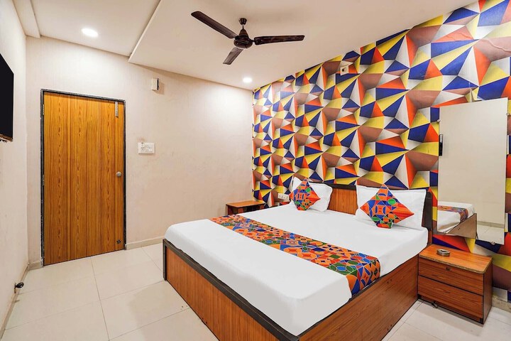 Room 13 of 32
