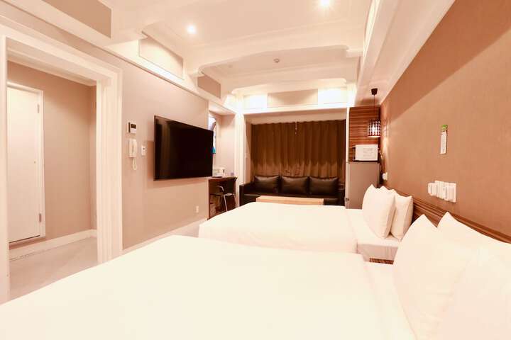 Room 26 of 77