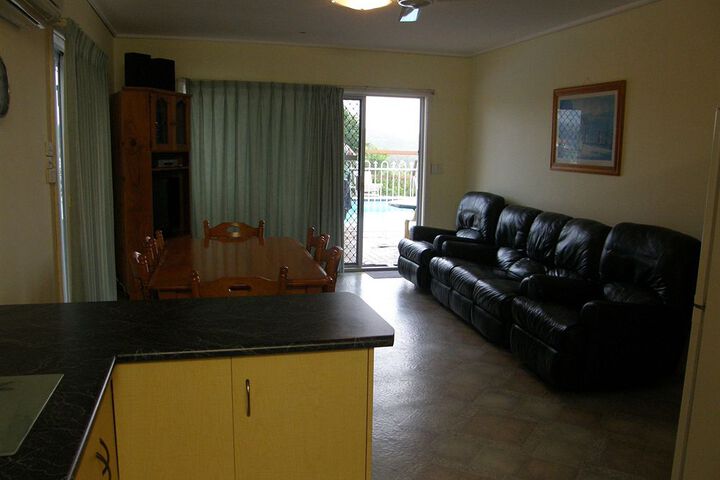 Room 10 of 27