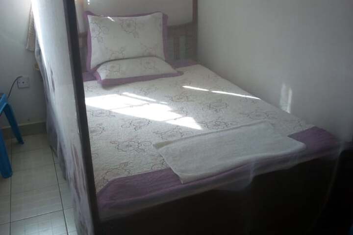 Room 10 of 18