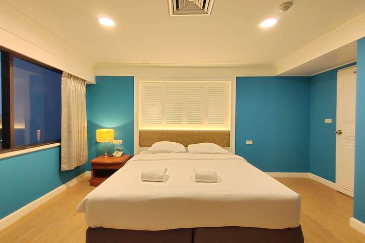 Room 26 of 102