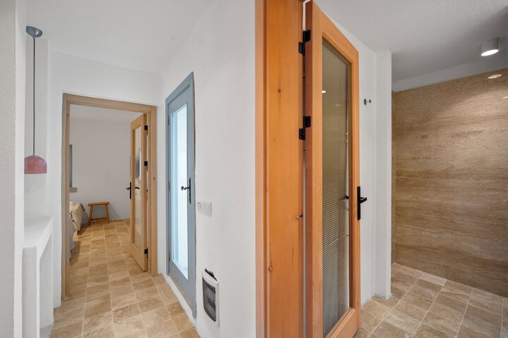 Room 3 of 31