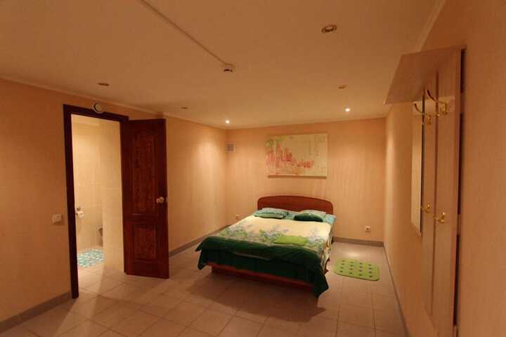 Room 11 of 28