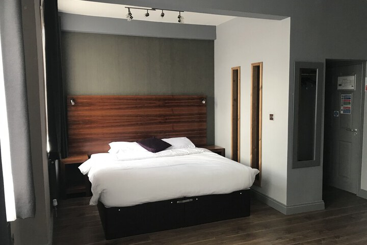 Room 6 of 73