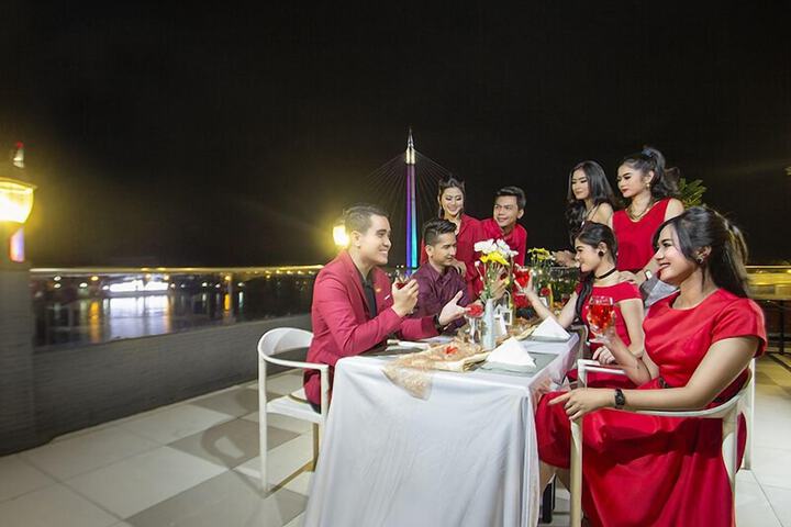 Dining Photos